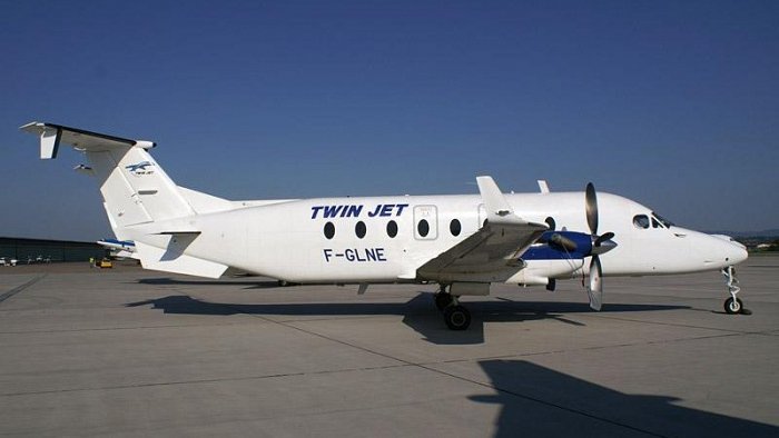 Twin Jet collabore avec les expulsions irrégulières